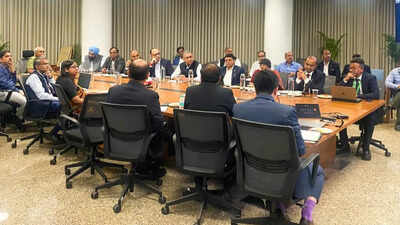 No going back on strategic sale of PSUs, ministries told