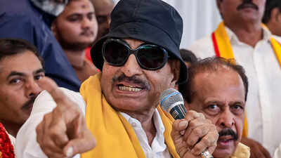 Karnataka activist Vatal Nagaraj calls for Karnataka-Tamil Nadu border blockade over Cauvery row