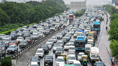 Delhi traffic crawls as Kanwar Yatra peaks, rain adds to congestion before Shivratri