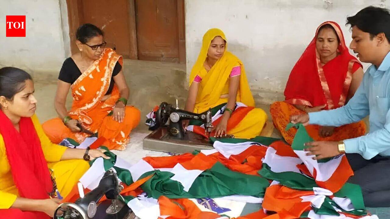 SHG women craft 5L flags for ‘Har Ghar Tiranga'