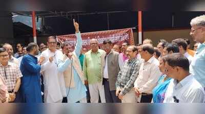 Teachers, staff stage protest against proposed changes in varsity Act