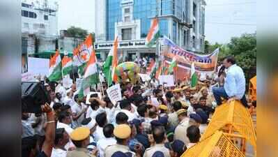 Congress stages twin protests over Jaipur civic woes