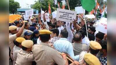 Congress stages twin protests over Jaipur civic woes