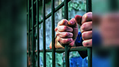 2 get 5 years in jail for snatching gold jewellery from woman