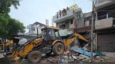 8 km of roads cleared of encroachments on first day of city-wide drive
