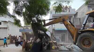 8 km of roads cleared of encroachments on first day of city-wide drive