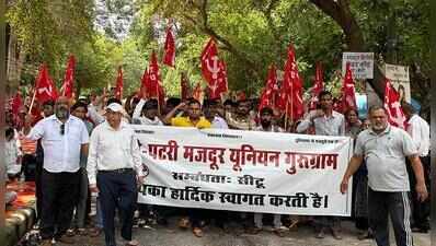 Street vendors, unions protest outside Mini Secretariat; traffic hit