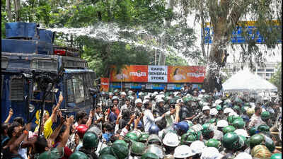 Cops stop march to Jharkhand assembly with lathis, tear gas