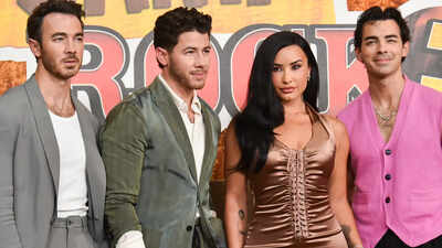 Demi Lovato reunites with Nick Jonas, Joe and Kevin Jonas at 'Camp Rock 3' premiere; fans get emotional with 'Then and Now' pics