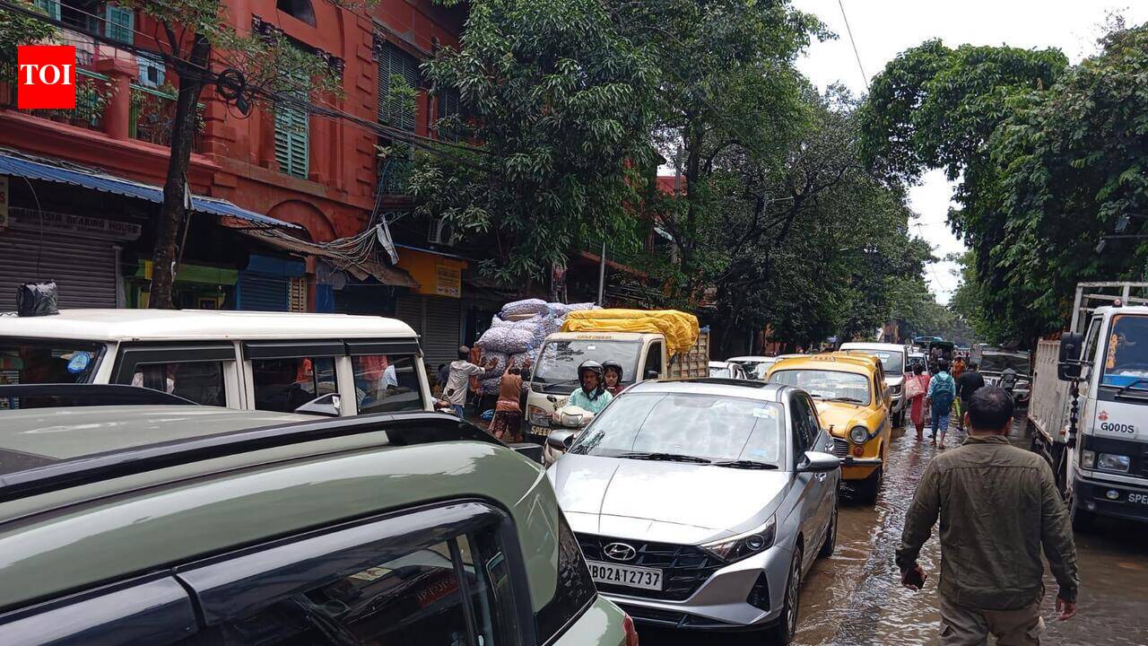 Waterlogging, rally and road diversions bring traffic to a crawl in north, central Kolkata