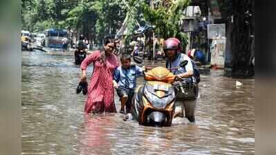 24 hours after downpour, Kolkata pockets grapple with flooded roads