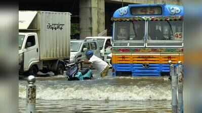 24 hours after downpour, Kolkata pockets grapple with flooded roads