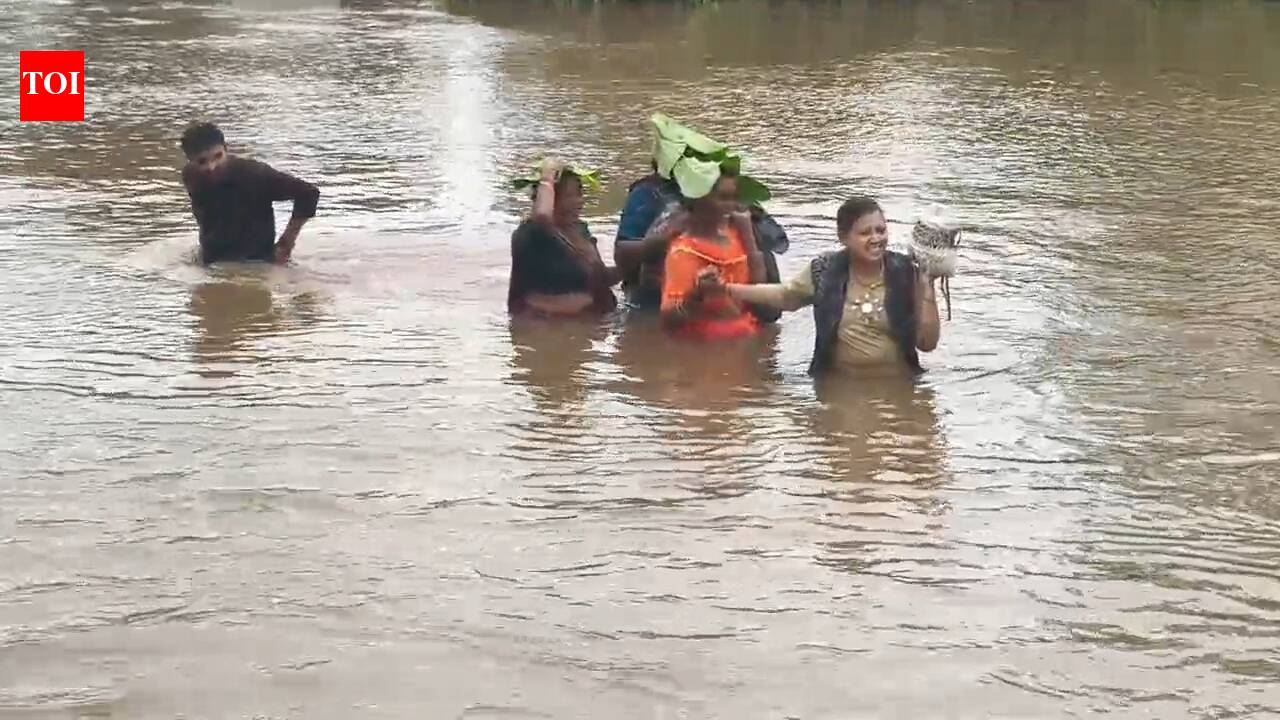 25 rescued after Mahisagar pounded by rain