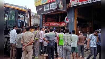 Salesman dead, two injured after shop ceiling caves in
