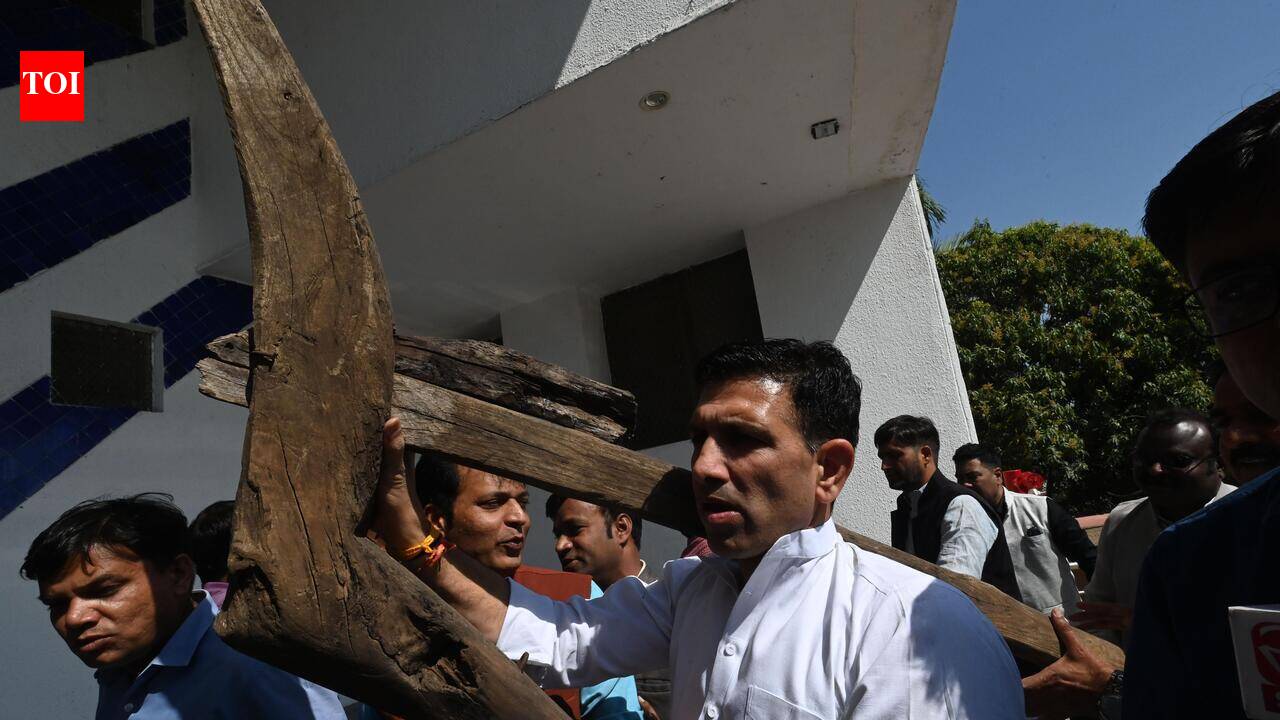 Cong vows statewide stir on students' issues, targets govt after PAC meet