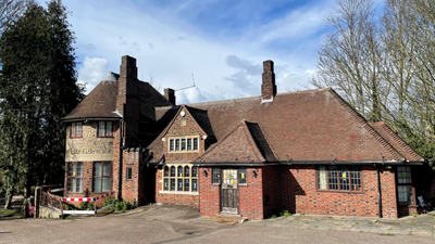 Row erupts over plans to convert listed pub  in UK into mosque