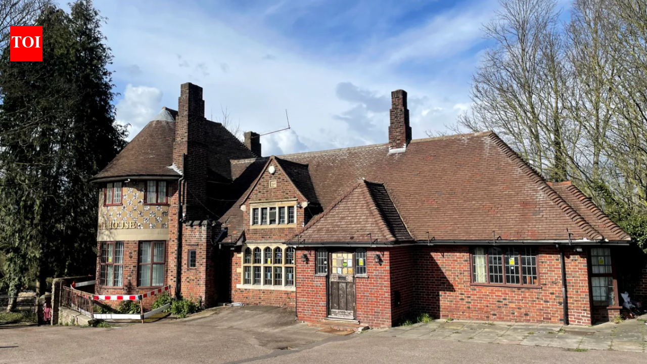 Row erupts over plans to convert listed pub in UK into mosque