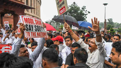 Monsoon session: Security steps in as protesting rival MPs come face to face