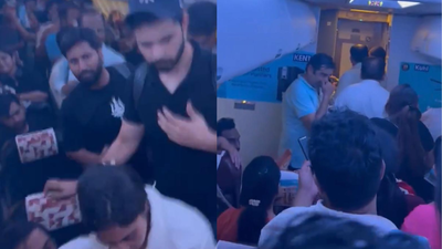 'Too hot and humid': SpiceJet flight returns to bay as 100+ flyers refuse to fly over faulty AC