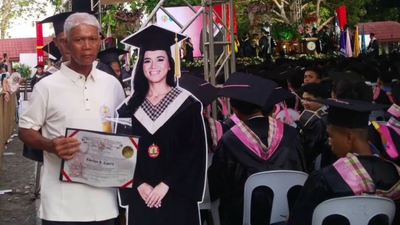 “She wanted us to rise from poverty”: This grieving father carried his late daughter’s life-size cutout to her college graduation; he wanted to honour her final milestone