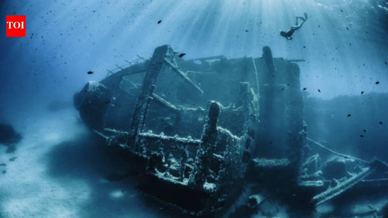 A 1,300-year-old Byzantine shipwreck yielded 600g of gold, hinting at an imperial passenger on board