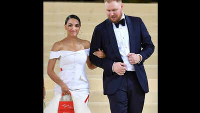 When did AOC break up with long-term partner Riley Roberts? Ocasio-Cortez stopped wearing her engagement ring over 18 months ago