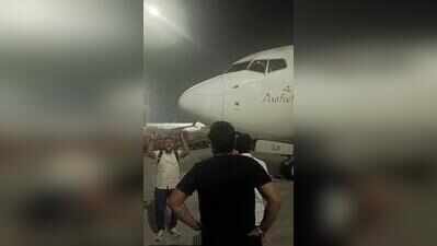 Pune-bound passengers raise alarm over stifling cabin, force SpiceJet plane back to bay