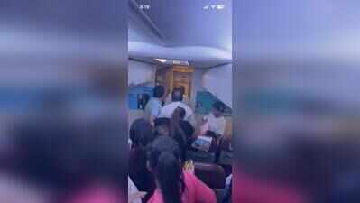 Pune-bound passengers raise alarm over stifling cabin, force SpiceJet plane back to bay