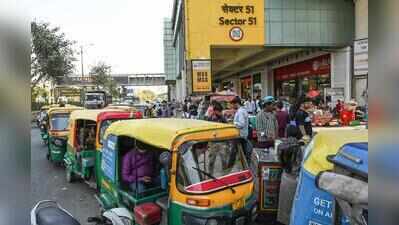 Late-night resto rush below metro stations triggers parking chaos, snarls