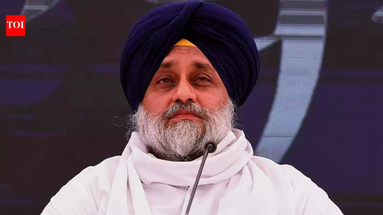Sukhbir Singh Badal attacked inside Gurdwara in Maharashtra's Nanded, rushed to hospital