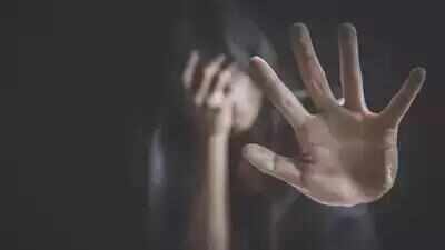 Man held for stalking and threatening woman