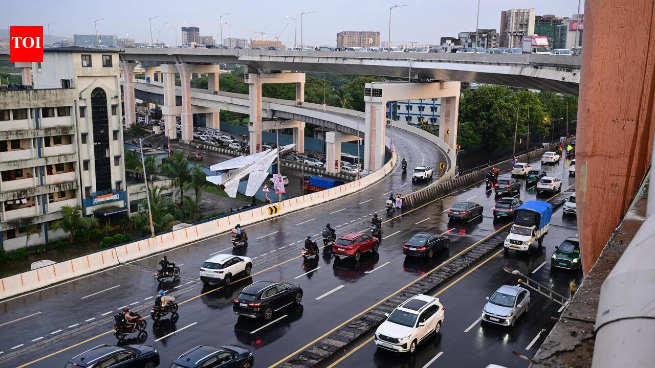 In Mumbai, CM Fadnavis inaugurates completed Santacruz-Chembur Link Road network, Chembur Metro station and launches TBM