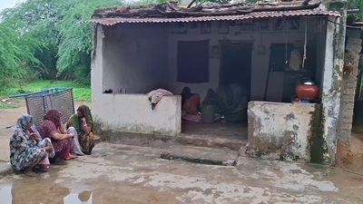 Father, daughter die of electrocution near Deesa