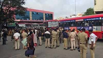 Cauvery bandh evokes mixed response in Karnataka; Mandya farmers block highway with empty pots