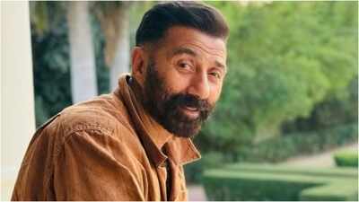 Sunny Deol channels his inner Jack, recreates ‘Oggy and the Cockroaches’ line 'Oye main papa hoon, duniya ka papa' in style
