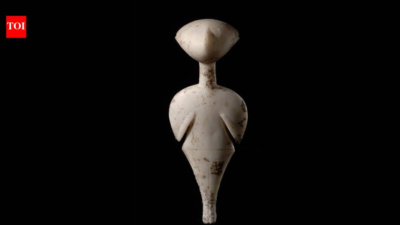 7,000-year-old ‘Stargazer’ statuette from ancient Turkey raises mysteries