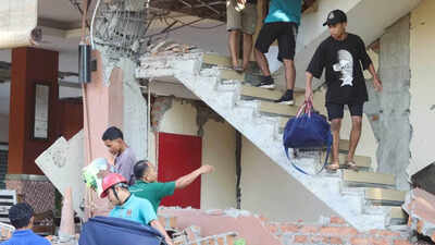 7.7 magnitude earthquake hits Indonesia: 38 killed, buildings collapse; 5 visuals of devastation
