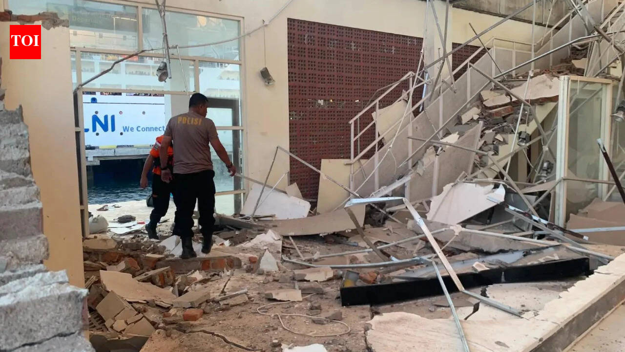 Another strong earthquake strikes Indonesia after 7.7 magnitude quake