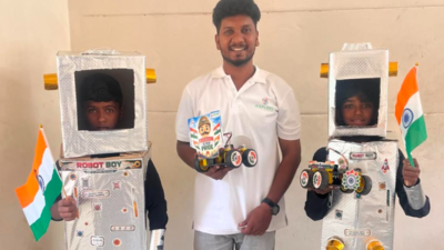 ‘Robot boys’ steal show at Kavundampalayam govt School’s Independence Day event