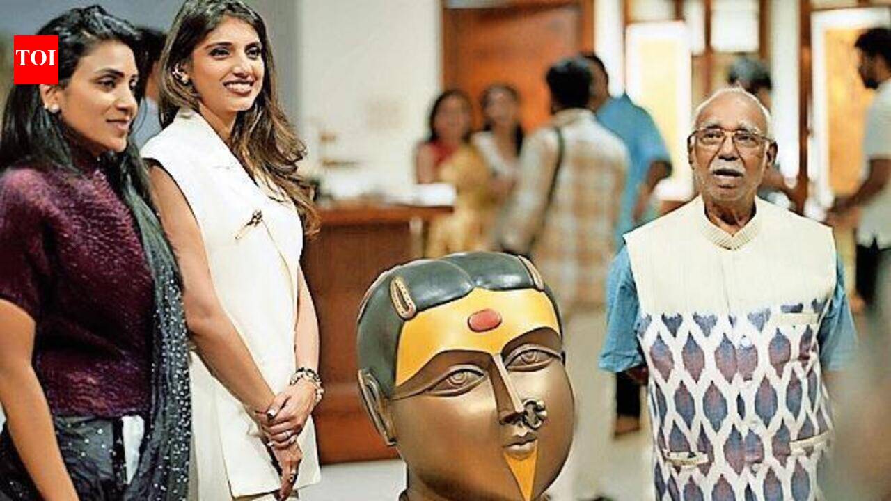 Art exhibition backs education for first-generation learners