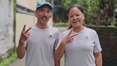 "Pata bhi nahi chala hum kab 20 kms daudne lage": Meet Tara and Sushila, the Dehradun couple in their 50s who went from chronic pain and knee replacements to running 20 kms everyday