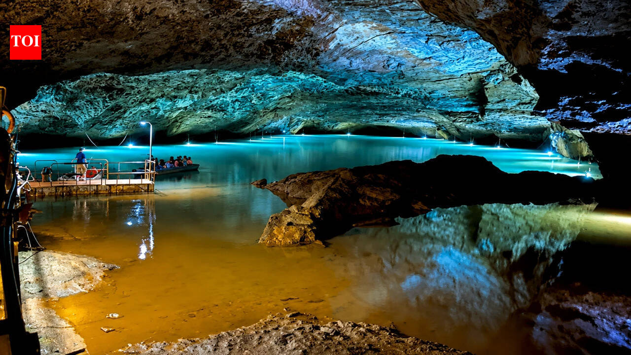 A 13-year-old crawled into a Tennessee cave and found a hidden lake