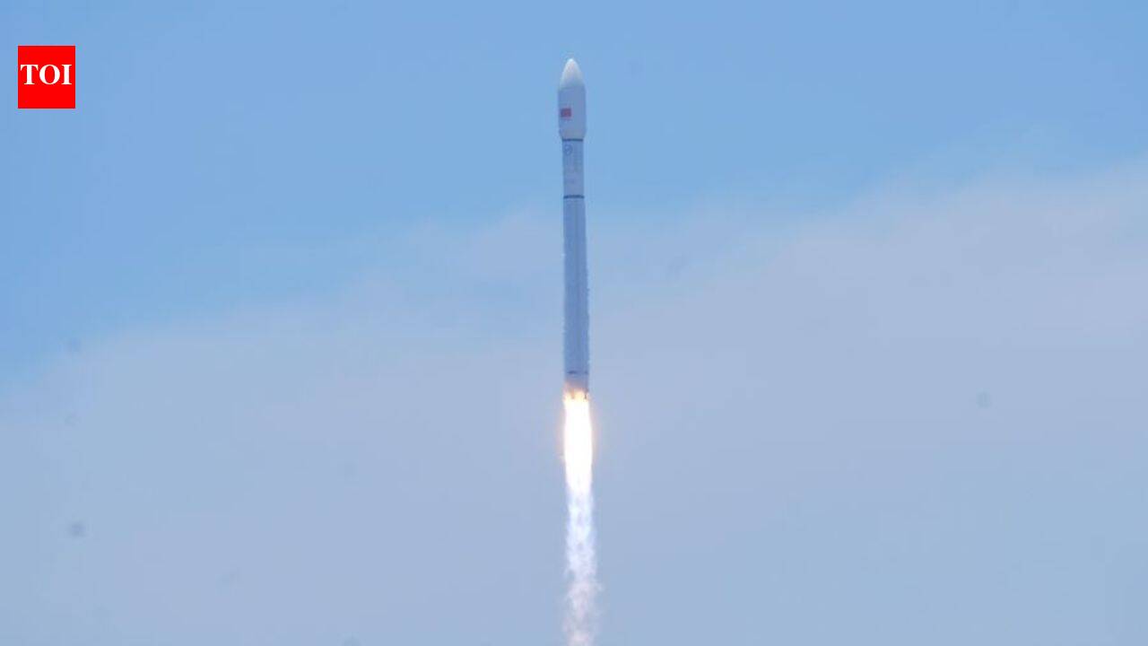 China launches 24th batch of low-orbit internet satellites from Hainan site