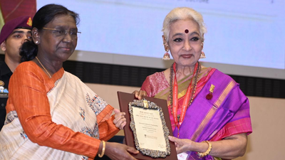 Bharatanatyam dancer Sudharani receives Akademi Ratna Sadasyata