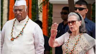 Bankim descendant seeks Sonia apology over ‘Vande Mataram’ row