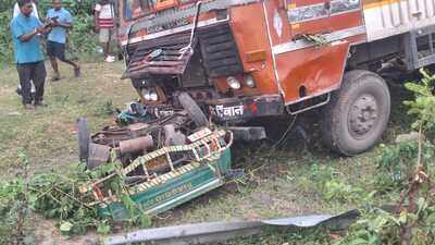 Six killed as container truck rams into bike, auto in Latehar