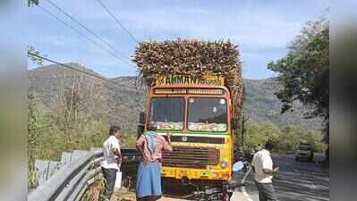 Truck driver electrocuted in road mishap in Erode