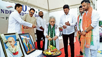 Tricolour, tales of valour & bonding over I-Day