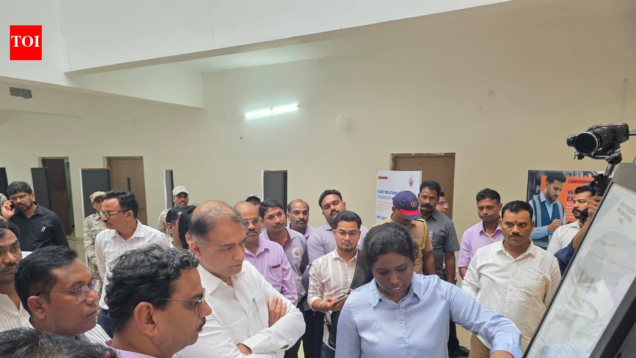 Minister of State Bhoyar visits Lloyds skill centre in Gadchiroli