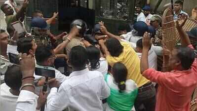 Ex-Howrah councillor Shyamal Mitra held for extortion, fraud